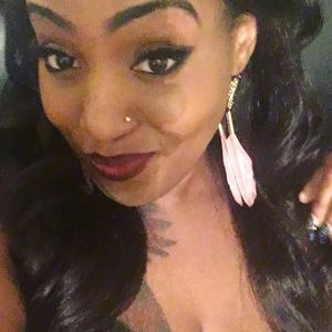 Meet your Posher, Monique